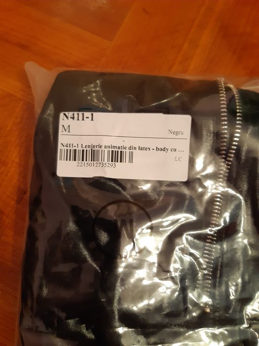 Vând costume noi(body)