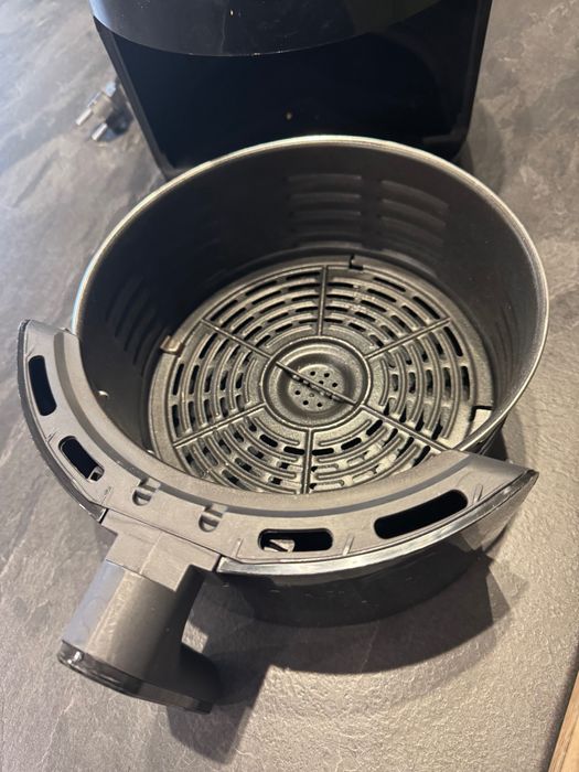 Продавам airfryer Tefal EY2018