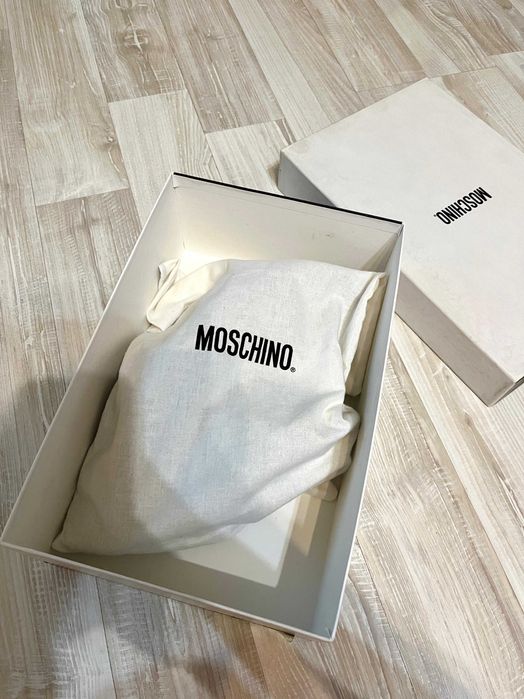 Босоножки Moschino