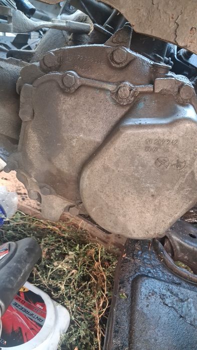 Продам движок и коробку