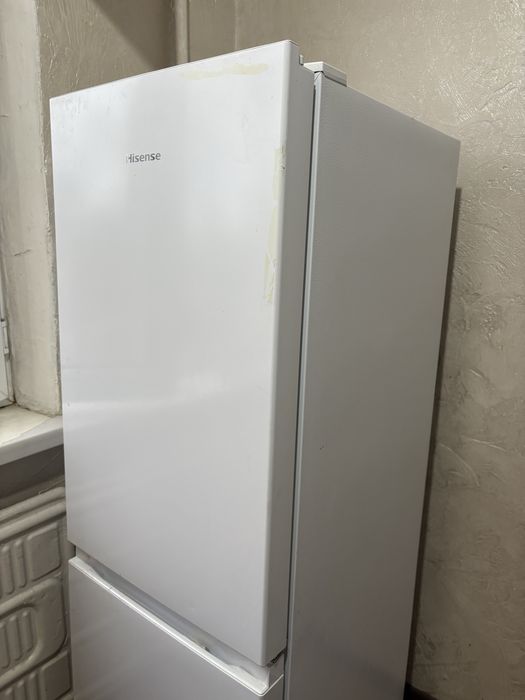 Холодильник HISENSE