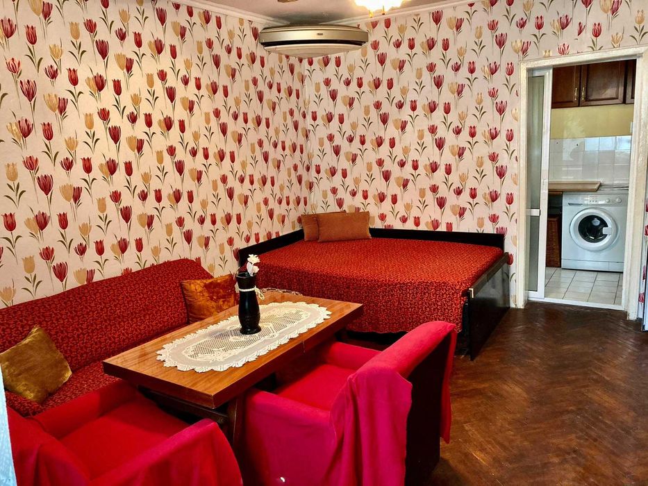 Дава се под наем Двустаен апартамент в Бургас, Лазур - 60 кв.м за 178.5 € - Снимка #2