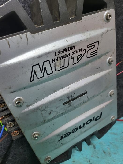 Продам сабвуфер с усилителем