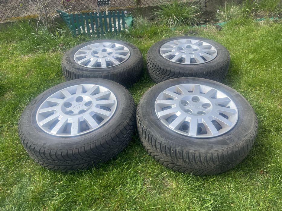 Джанти с гуми и оригинални тазове 15-ки за КИА