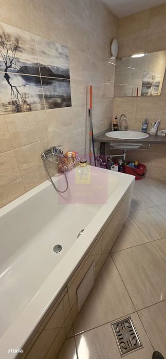 Casa cu 4 camere de vanzare in Campina