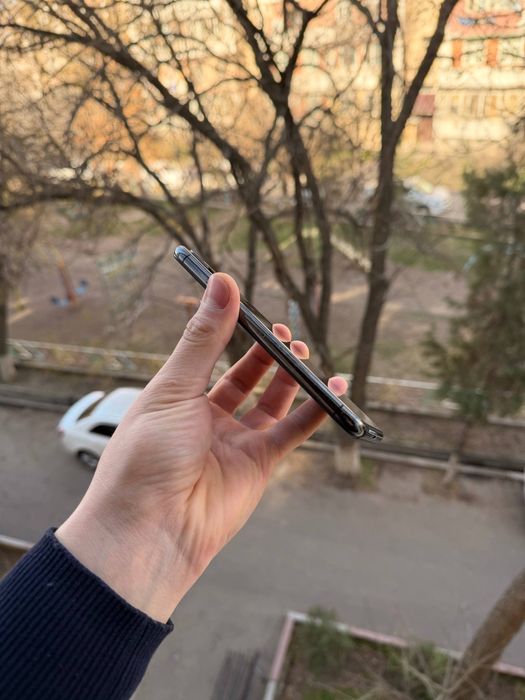 Iphone x  srochna sotiladi