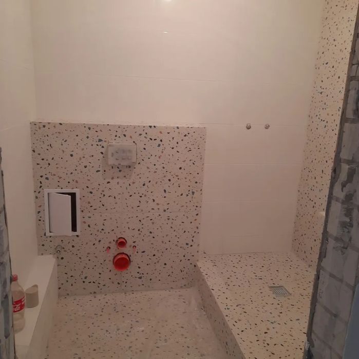 Кафель  ламинат двери