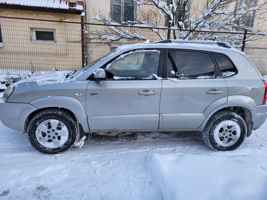 Vând Hyundai Tucson 4 x 4 Diesel Euro 4