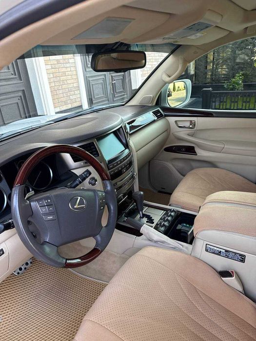 Продается Lexus 570 LX Sport
