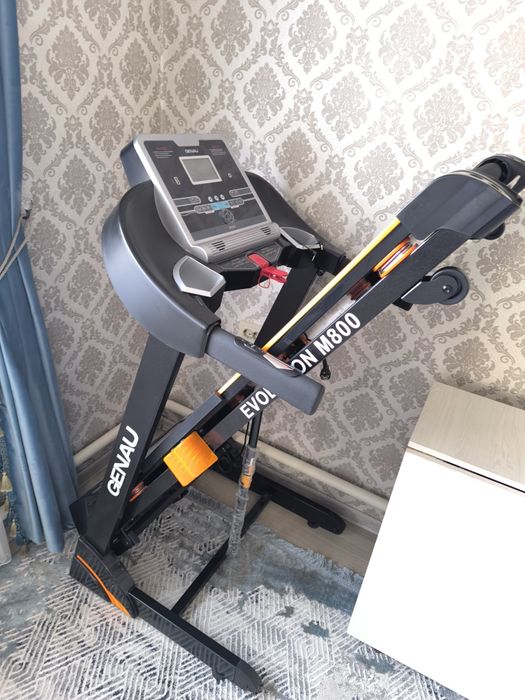 Беговая дорожка Genau Evolution M800