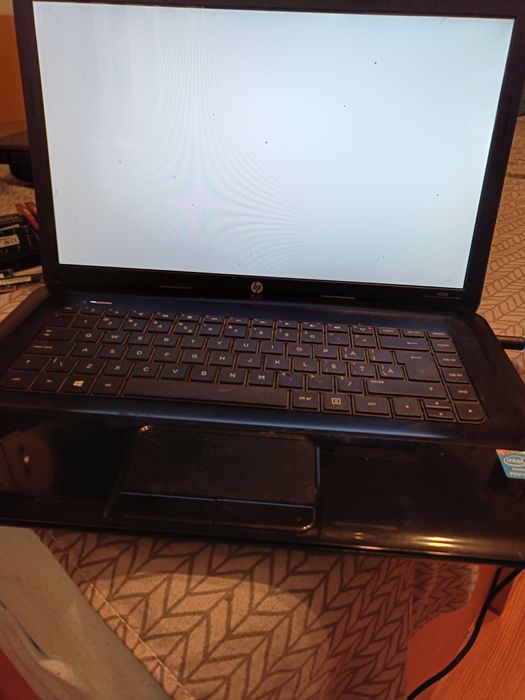 Laptop hp 2000 2d00sq display defect