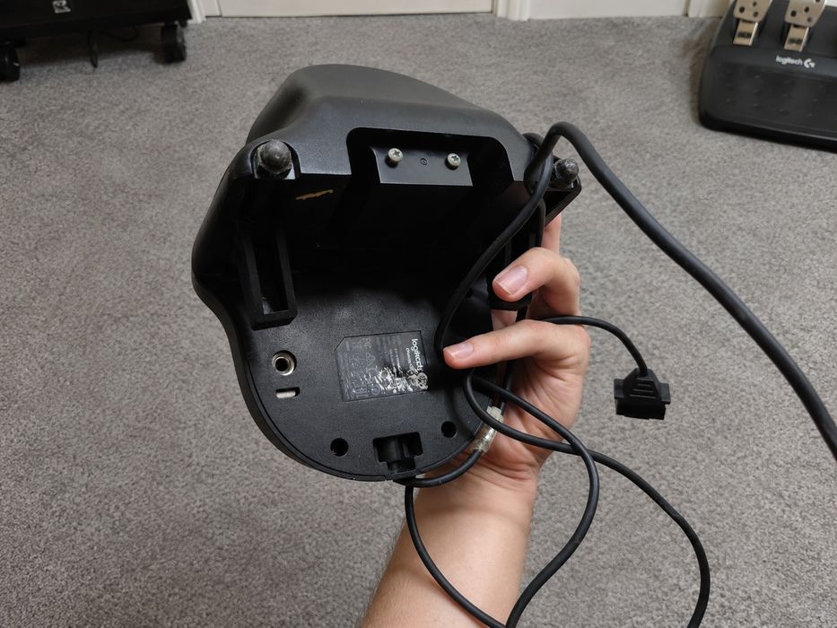 Logitech G920 + скоростен лост в добро състояние