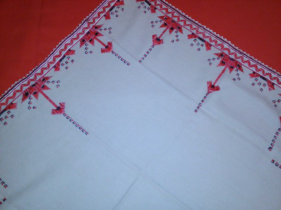 продавам 2 броя килими, ръчна изработка и покривки