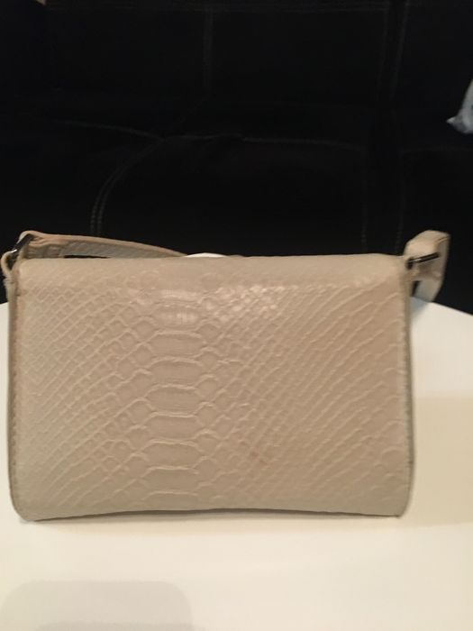 Малка дамска чанта с подарък клъч