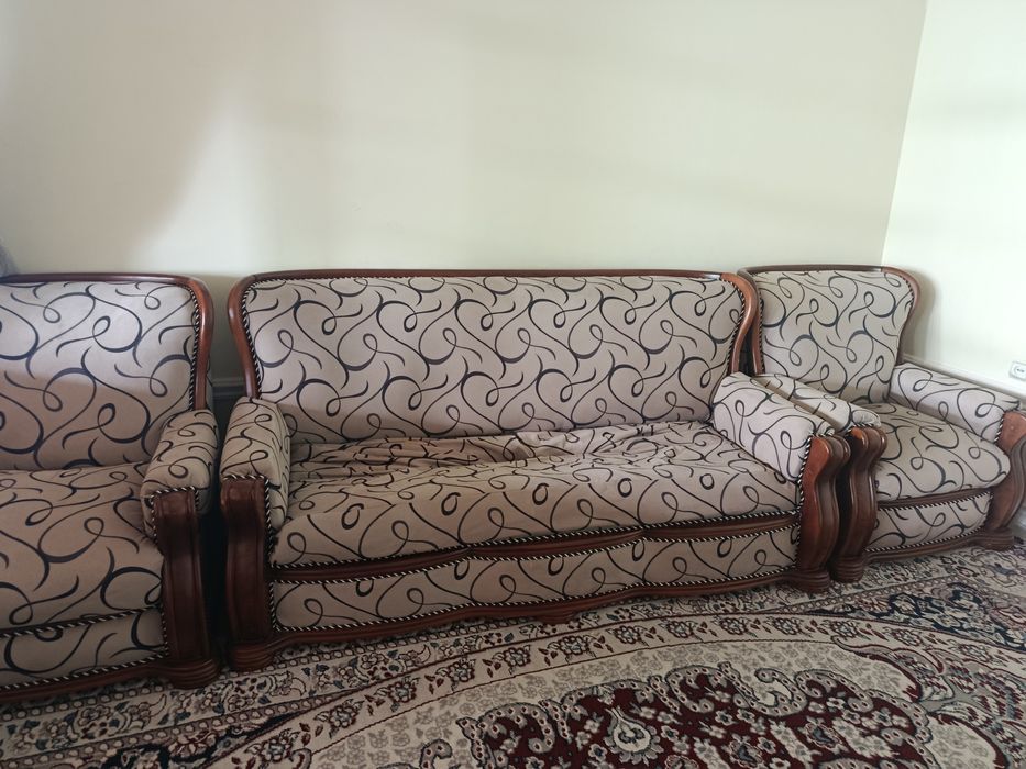 Mebel divan kreslo pismenni stol