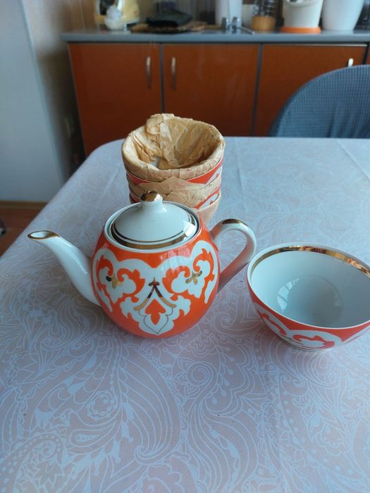 Продам чайный набор новый с символикой Олимпиады 80