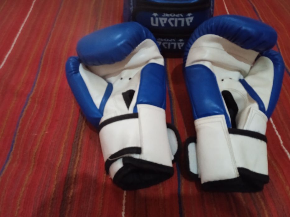 Boks perchatka va shlem