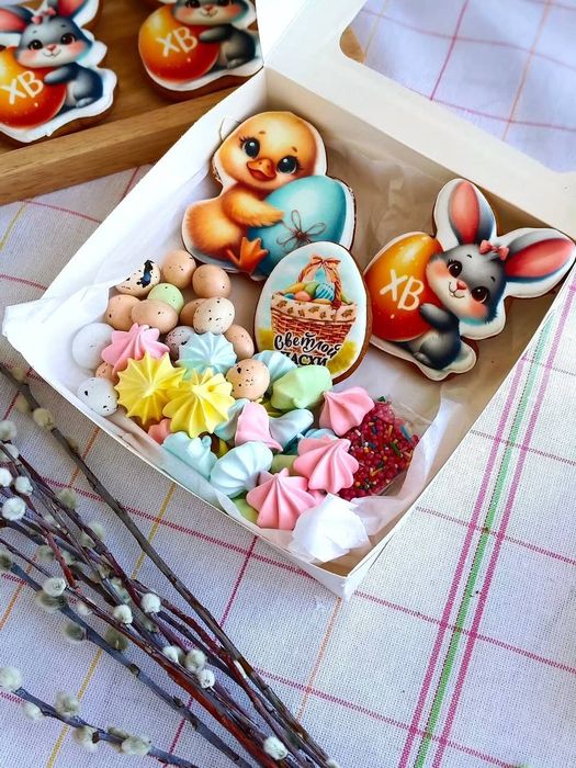Подарочный бокс с пряниками и сладости