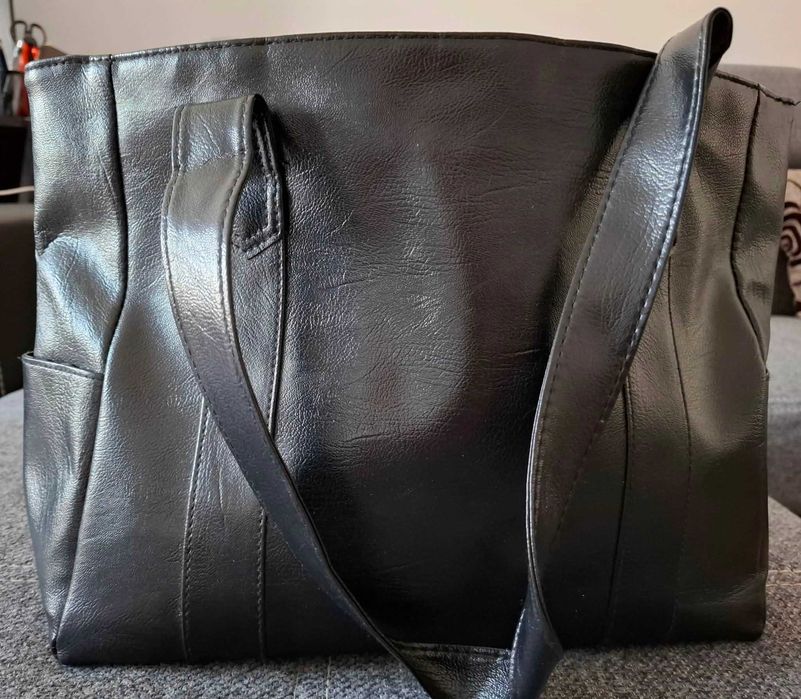Geanta neagra de mana
