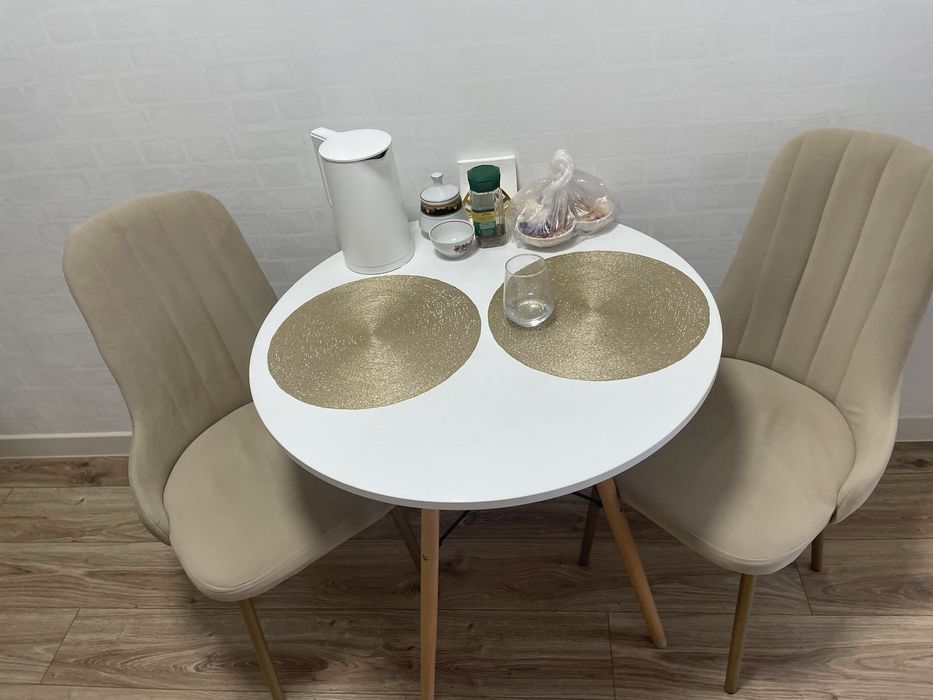 Стол со стульями