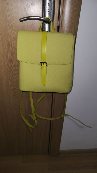 Дамска чанта-раничка