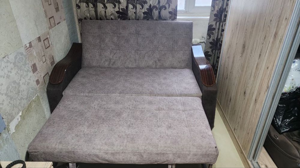 Продаётся шкаф, парта, диван , двухъярусная кровать