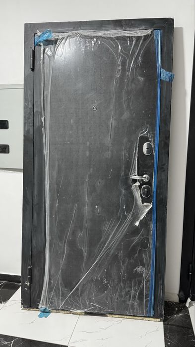 Входная дверь темносерый цвет