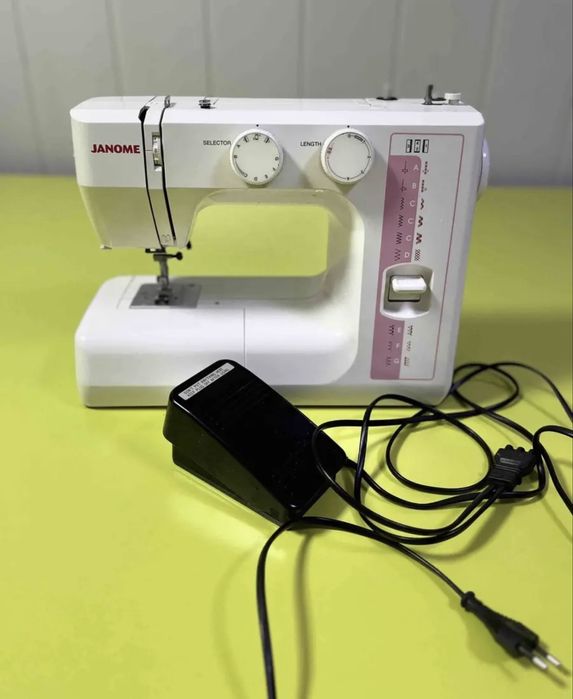 Продам швейную машину Janome бу