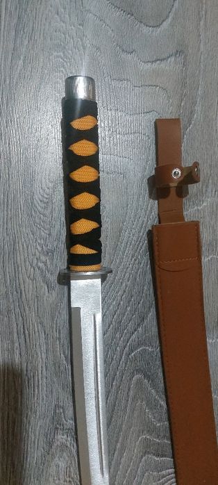 Катана с  кожена кания