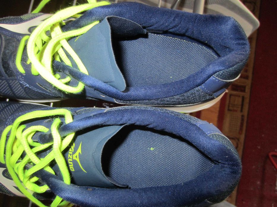 Pantofi volei Mizuno, model Wave Lightning, masura EUR-46 US-12 JP-30, stare foarte buna, fara vreun defect.