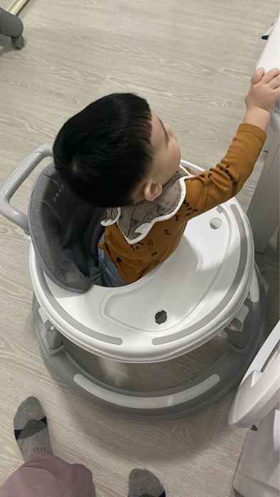 Продам ходунок ( первый шаг)