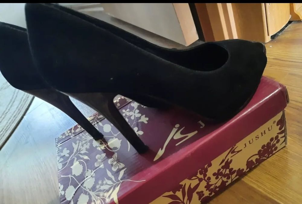 Продам туфли и босоножки