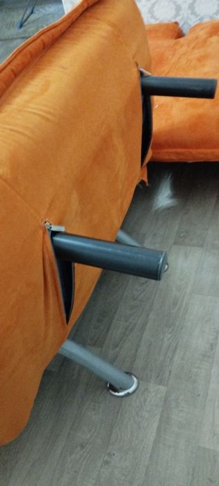 Продам диван с 2 креслами.