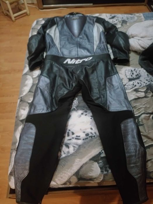 Костюм за пистов мотор.