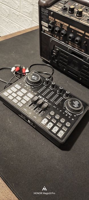 Se  vinde Roland acc 33 și mixer..urgent