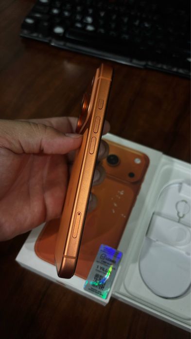 Iphone 17 pro orange