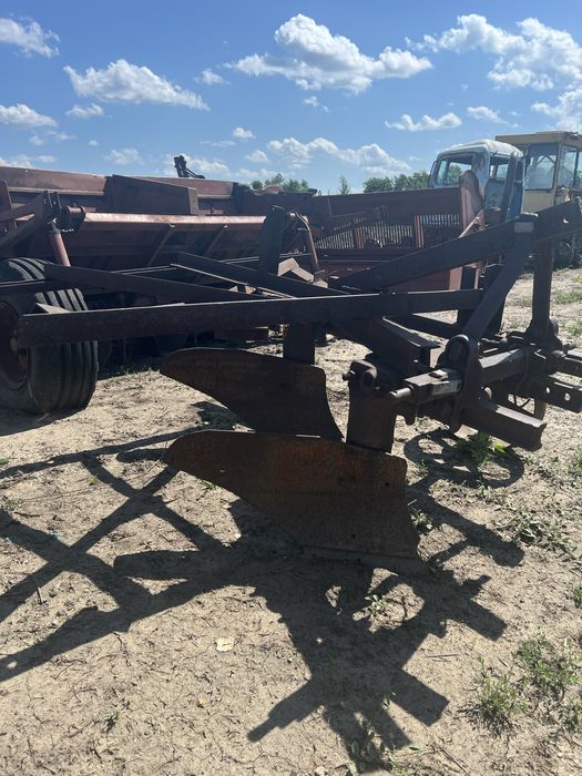 Продам плуг 2-х корпусный для мтз