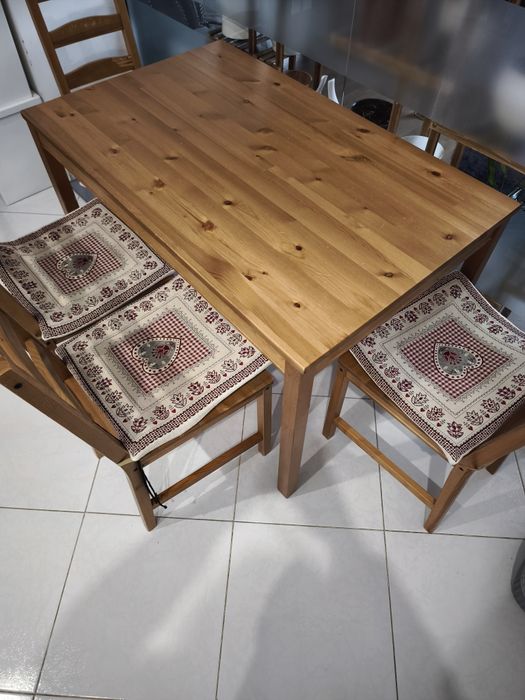 Set masa cu patru scaune