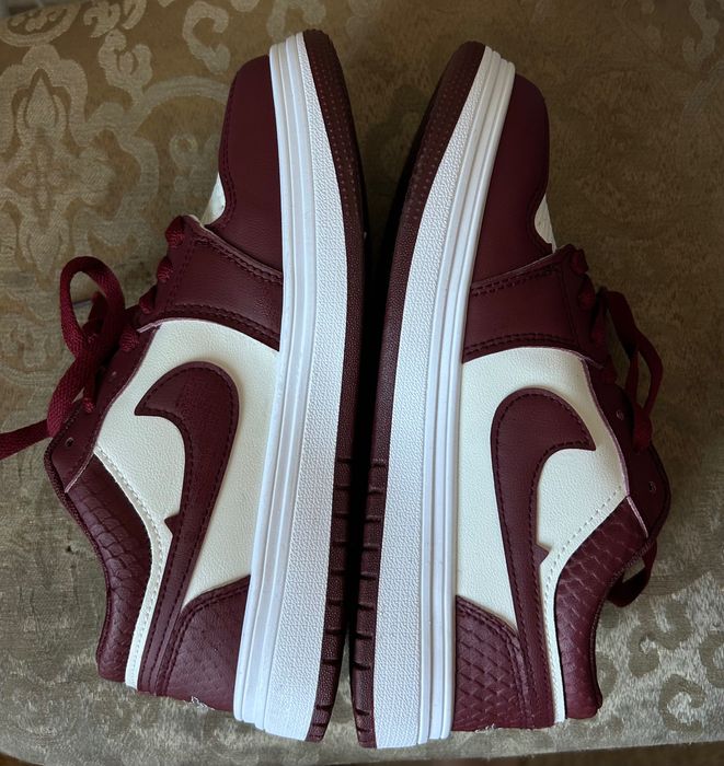 кроссовки женские