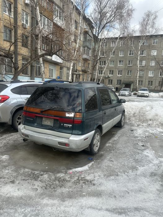 Mitsubishi Chariot 1995