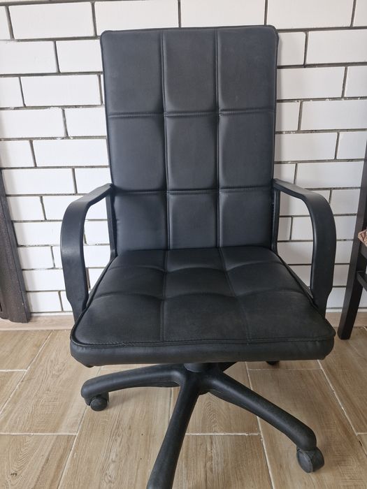 Кресло для компьютерной игры б/у.