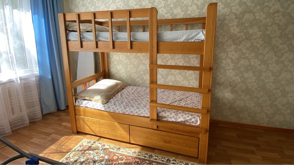 Двухярусная детская кровать