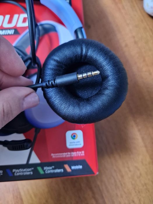 Vând căști in conditii excelente