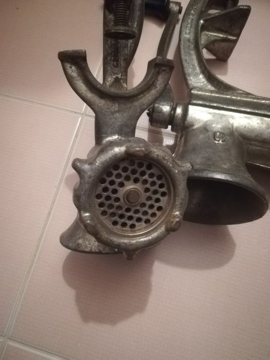 Ръчни месомелачки