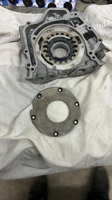 Маслены насос ауди C4 2.8