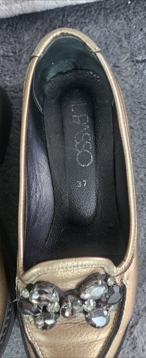 Pantofi piele metalizati si cu pietre.