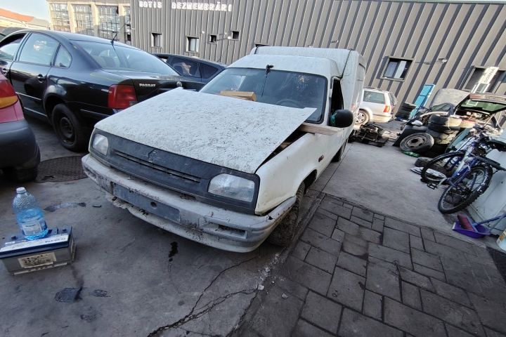 Far dreapta Renault Express 2000