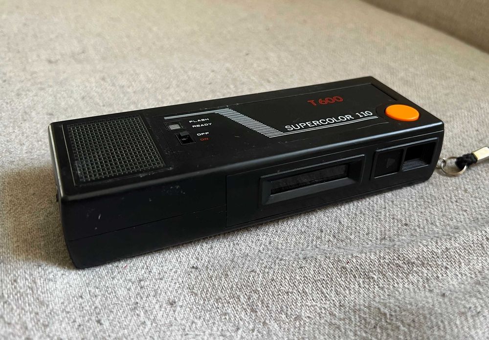 Aparat foto pocket camera Skina T 600 cu film 110 din anii 70 colectie