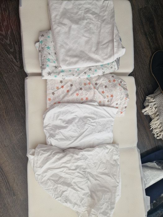 Patut pliabil Caretero, cu saltea, cearceafuri incluse