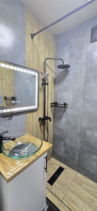 Срочно сотилади 2 хонали евро квартира